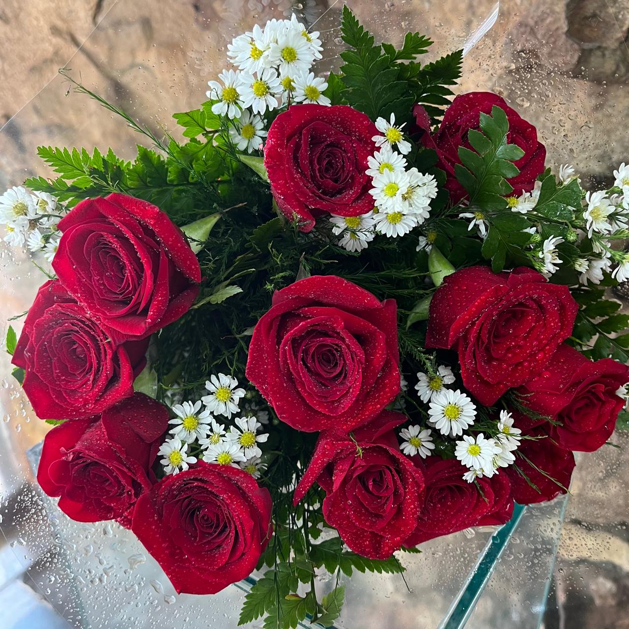 BUQUÊ NACIONAL VERMELHO 12 ROSAS 2