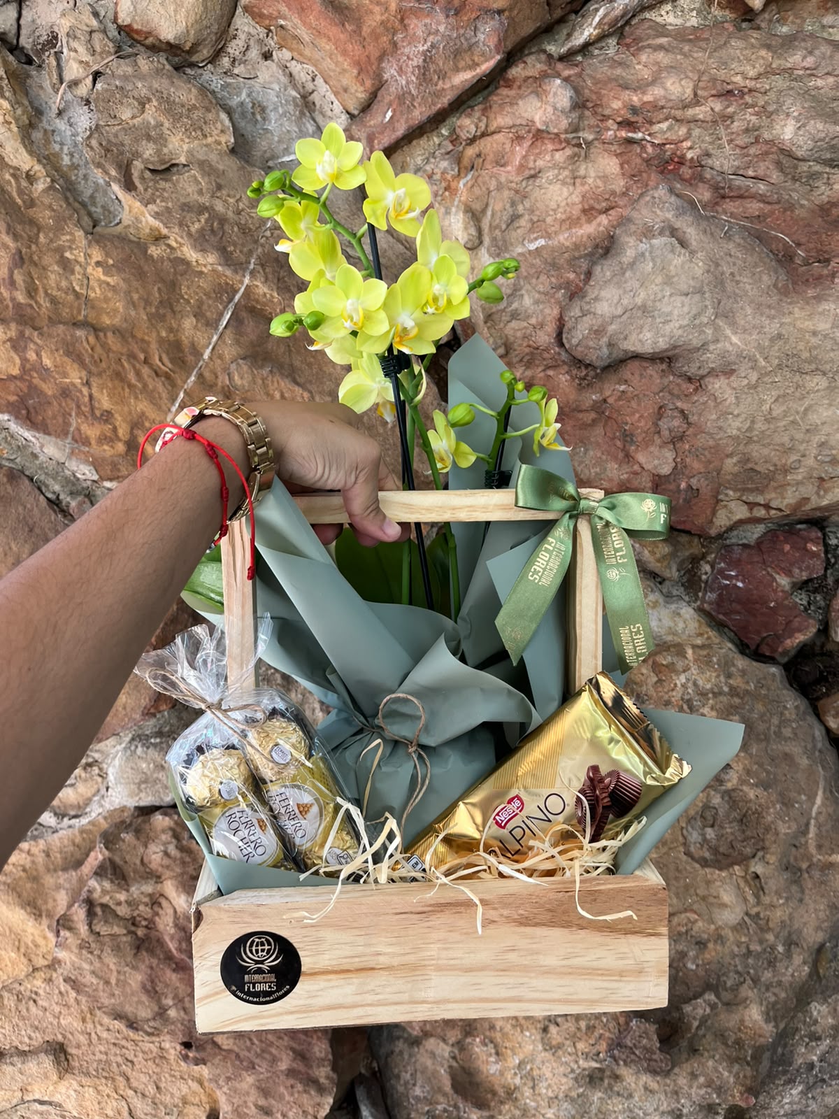 Cesta Mini Orquídea e Dupla de Chocolate 1