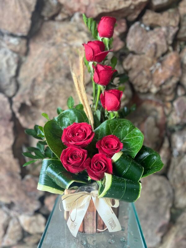 Arranjo "Ikebana" com 8 Rosas