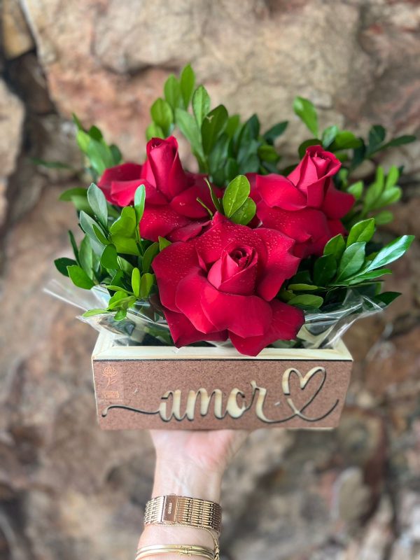 Arranjo Cesta “Amor” Rosas Colombianas Vermelhas