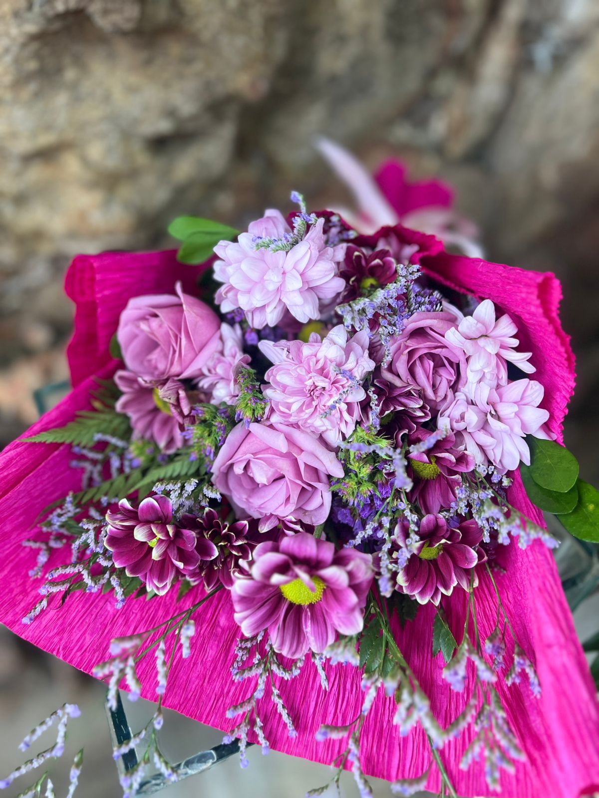 Buquê braçada flores mistas Rosa e Lilás 3