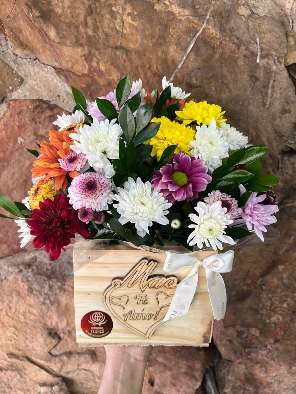 ARRANJO FLORES CAMPESTRES COLORIDAS "MÃE TE AMO"