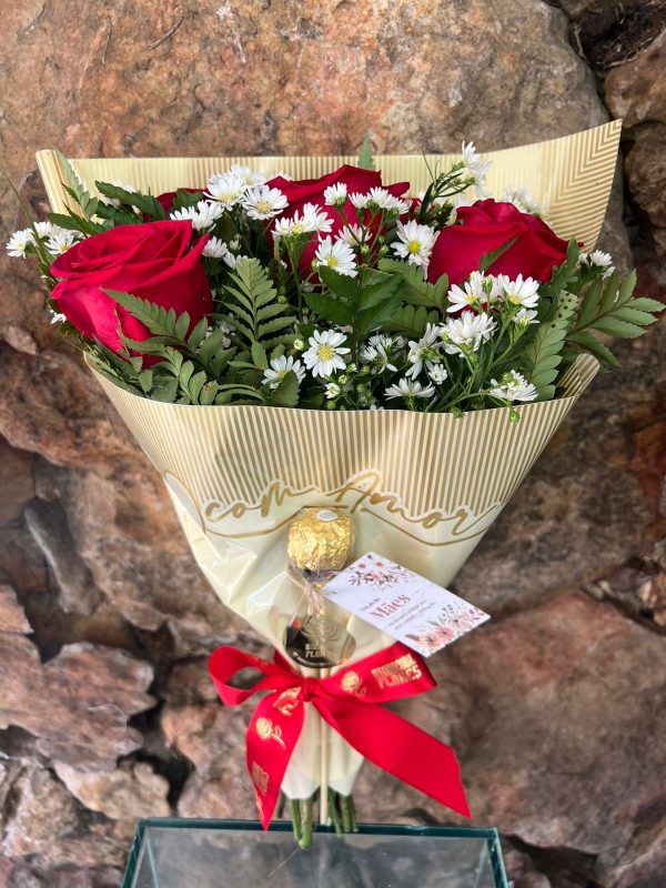 Buquê 5 rosas vermelhas “Com Amor” Dia Das Mães