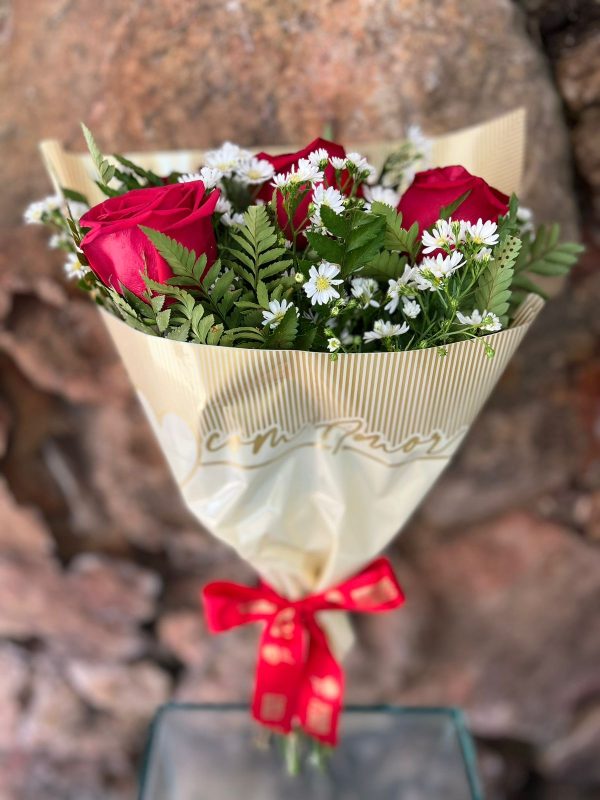 Buquê 5 rosas vermelhas “Com Amor”