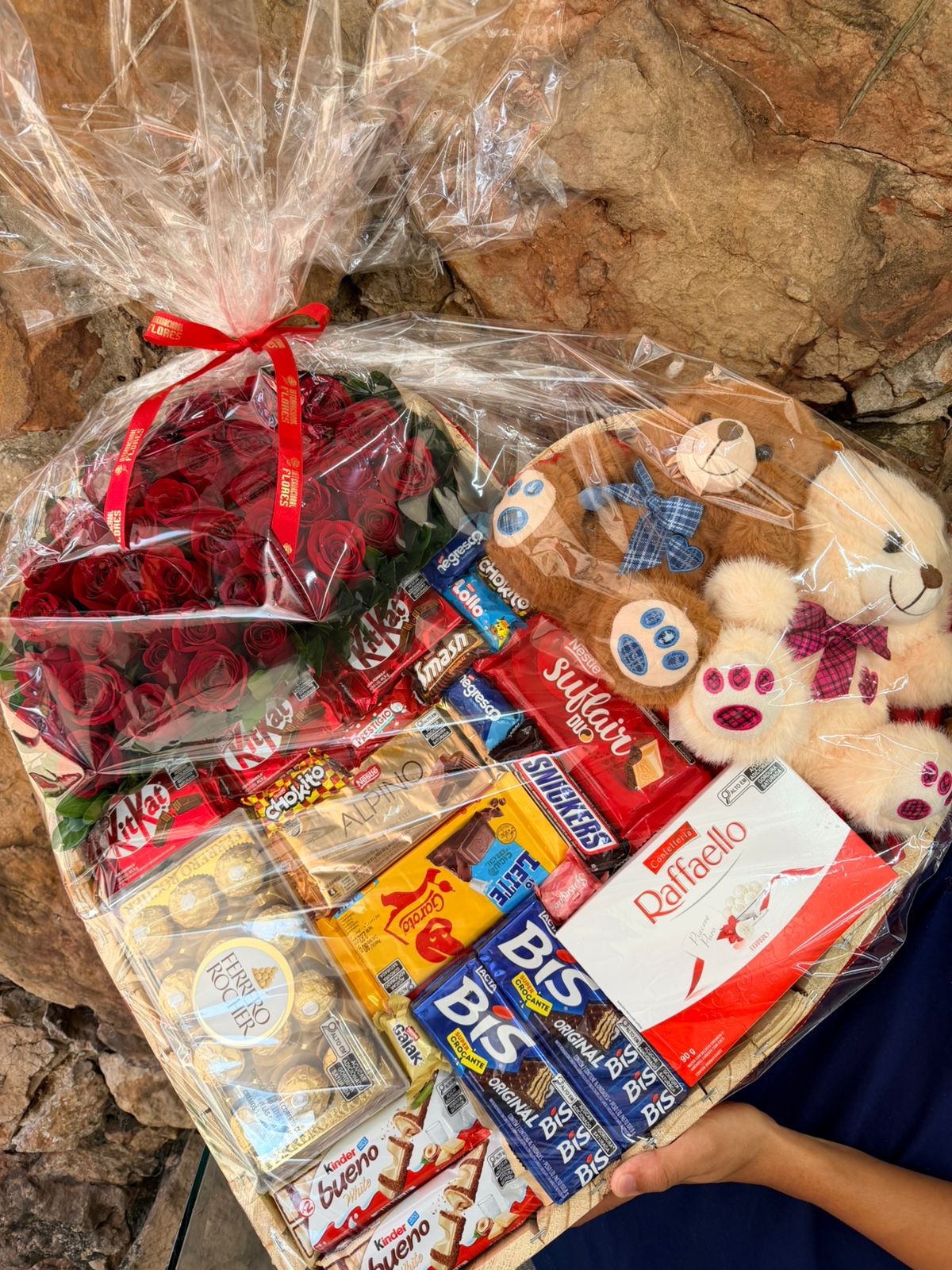Coração Gigante Chocolates e Rosas com Casal de Pelúcia 2