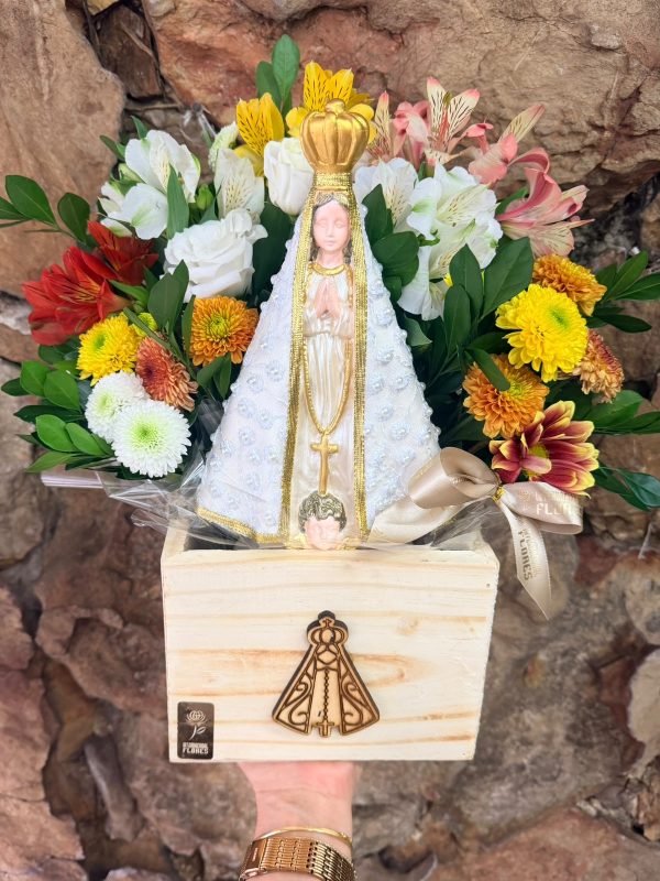 Arranjo Flores Mistas Nossa Senhora Aparecida