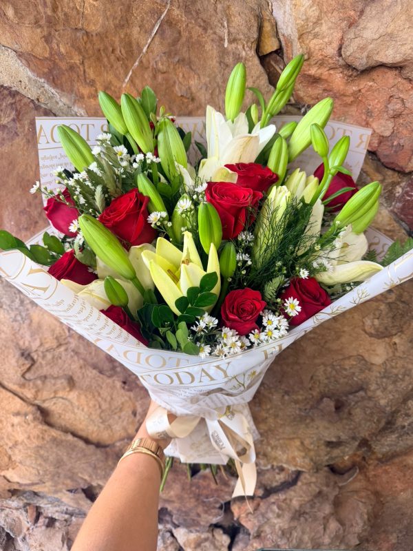 Buquê Super Rosas e Lírios embalagem Coreana