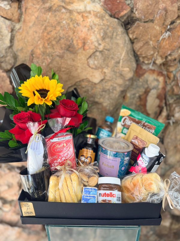 Cesta Box Luxo com Rosas e Girassol