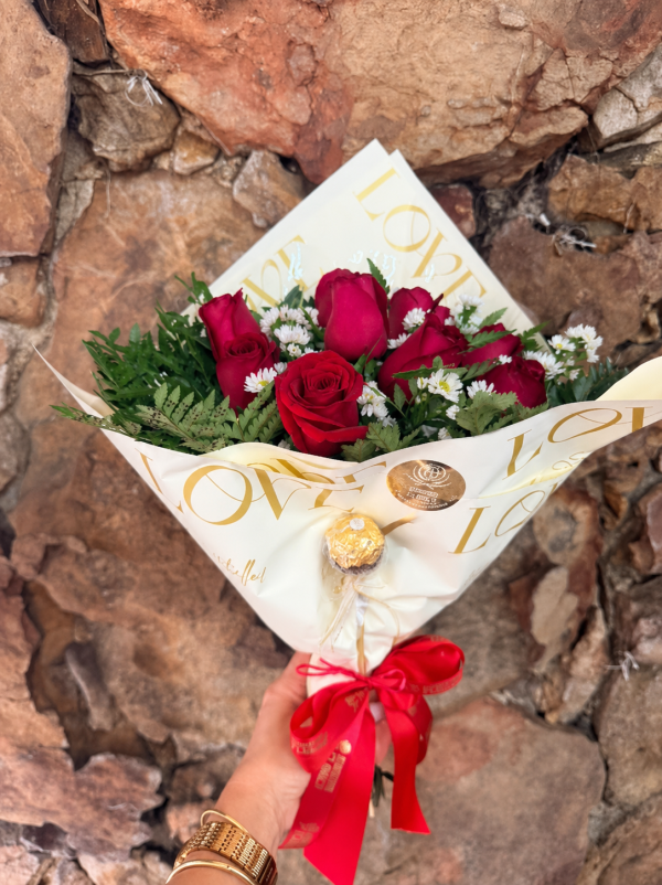 Buque 10 rosas vermelhas Love