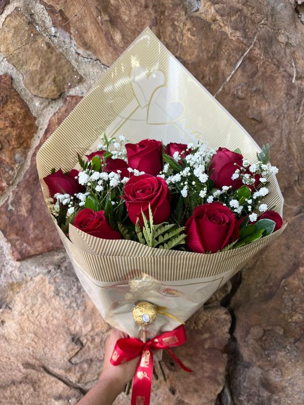 Buque 10 Rosas Nacional e chocolate "com amor"
