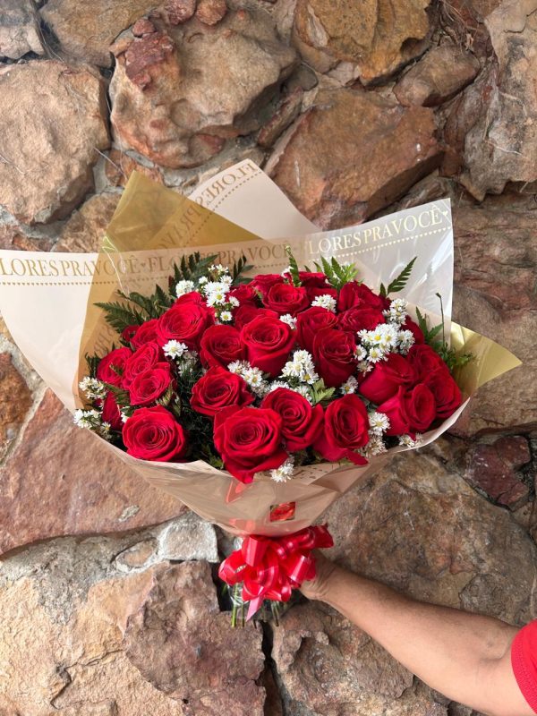 Buquê gigante 45 rosas nacionais vermelhas